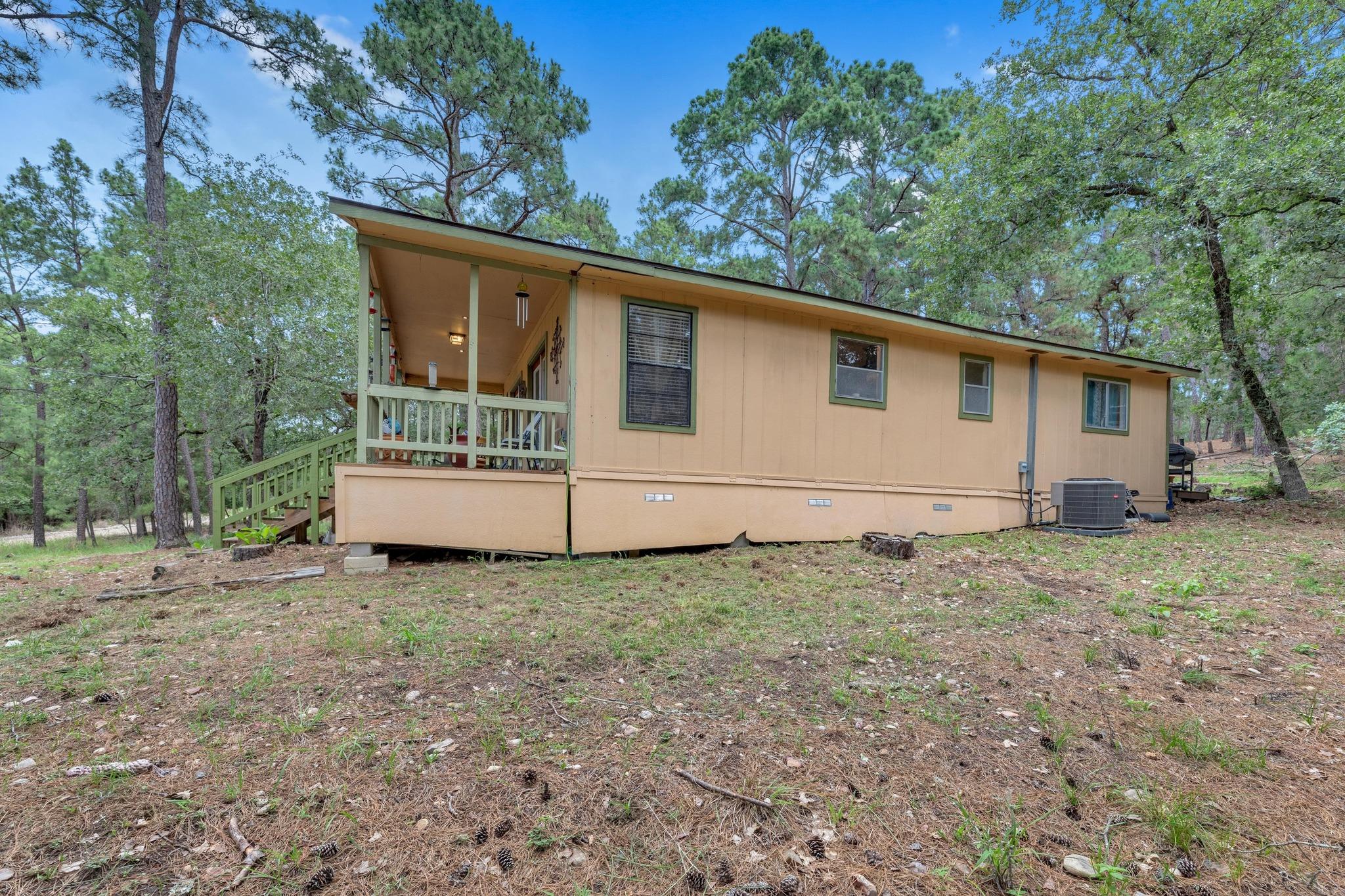 928 Moccasin Trl, La Grange, TX 78945