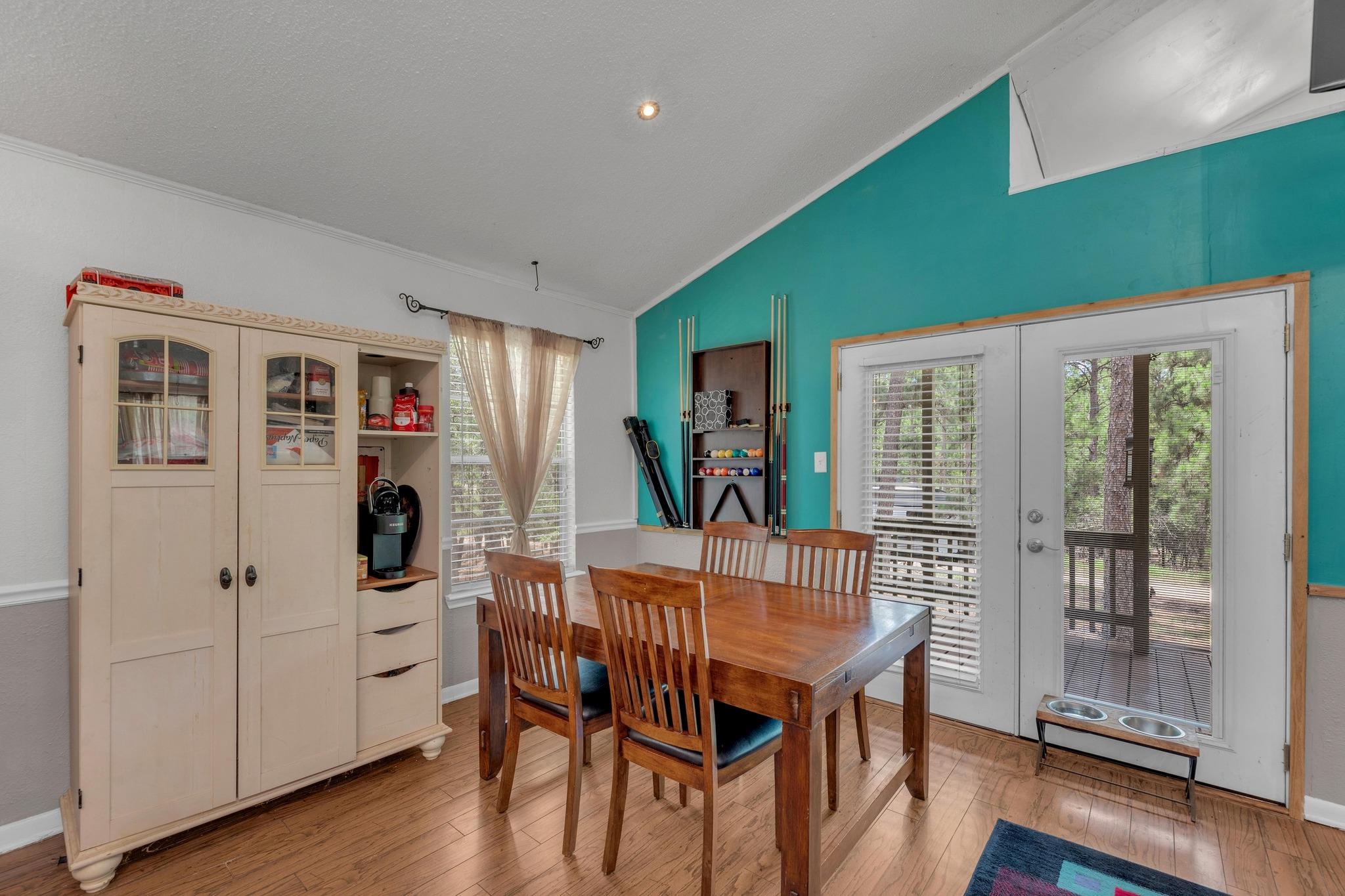 928 Moccasin Trl, La Grange, TX 78945