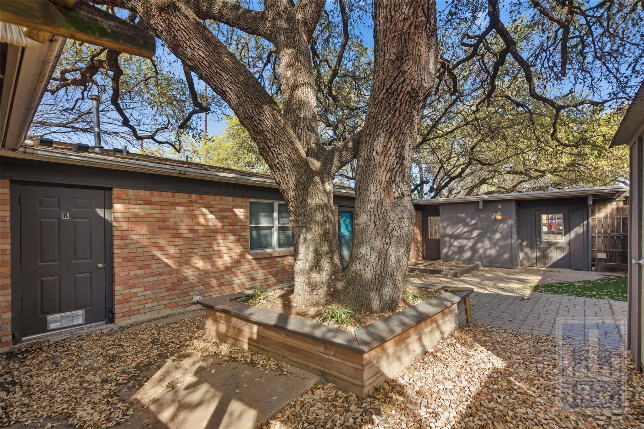 2416 S 5th St # B, Austin, TX 78704