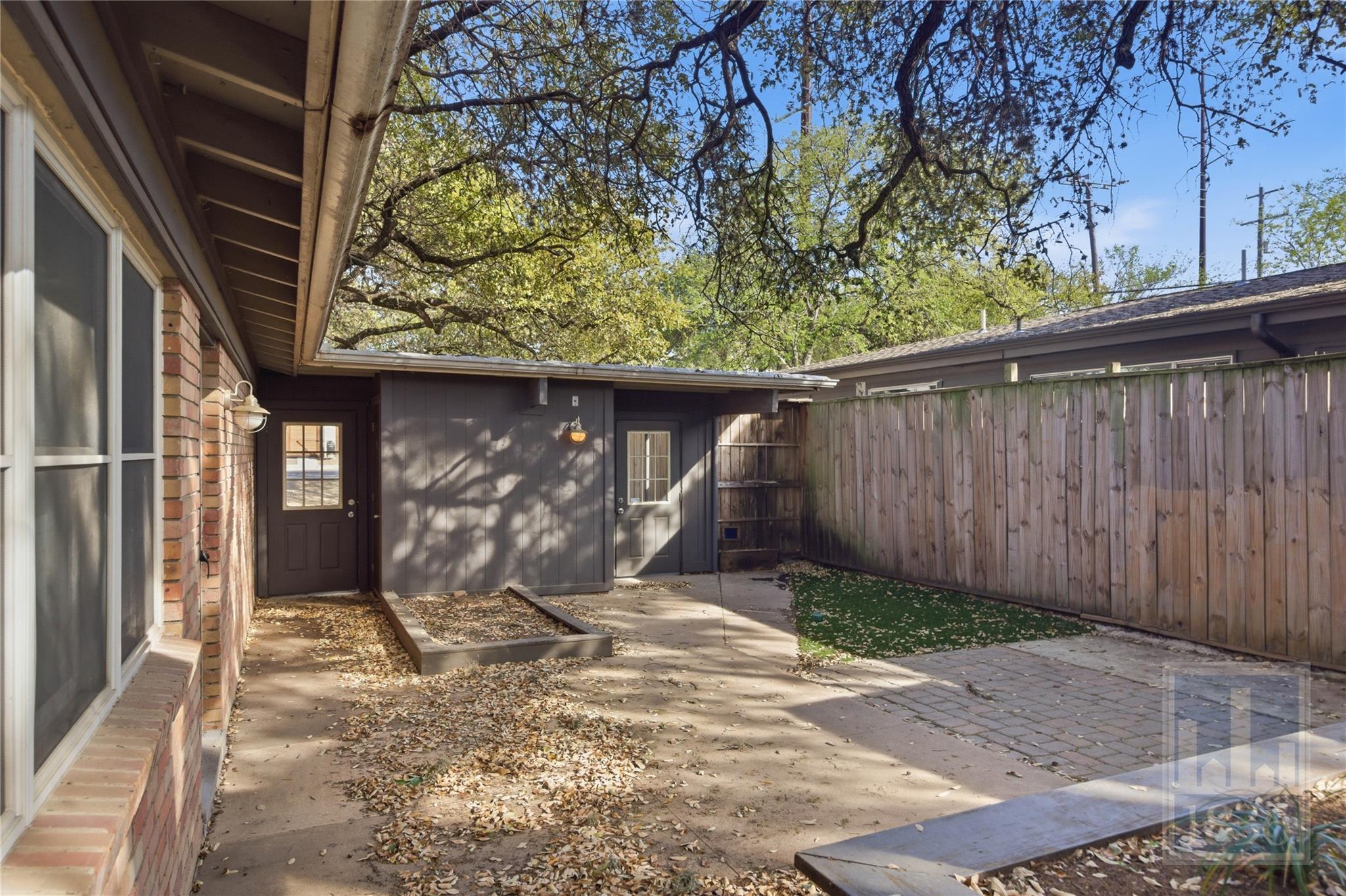 2416 S 5th St # B, Austin, TX 78704