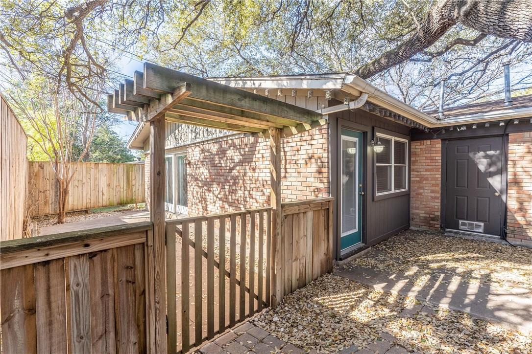 2416 S 5th St # B, Austin, TX 78704