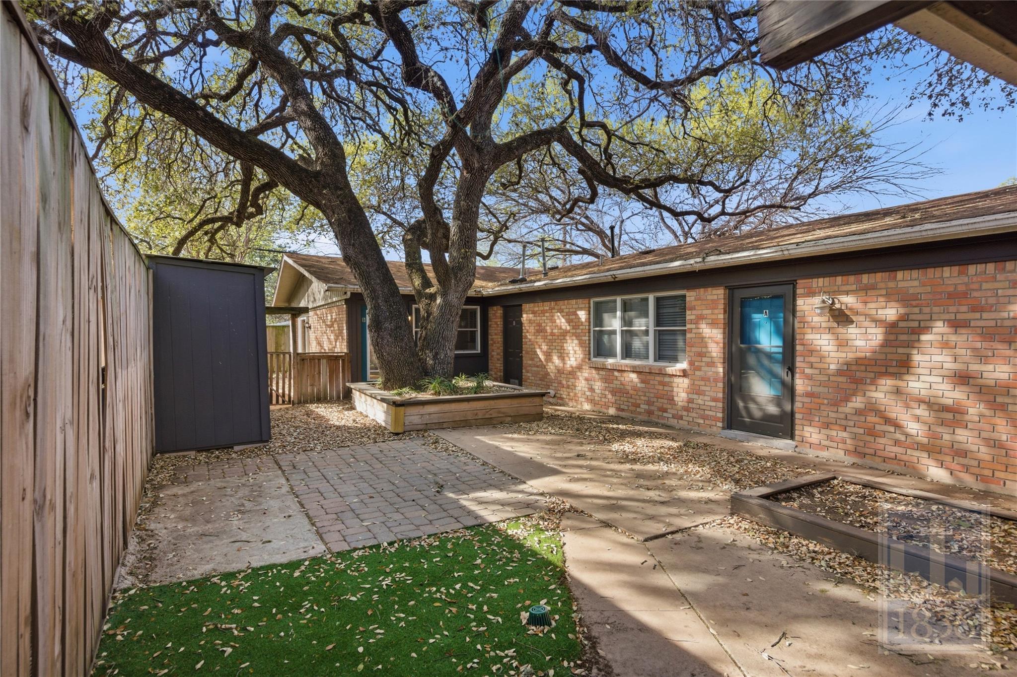 2416 S 5th St # B, Austin, TX 78704