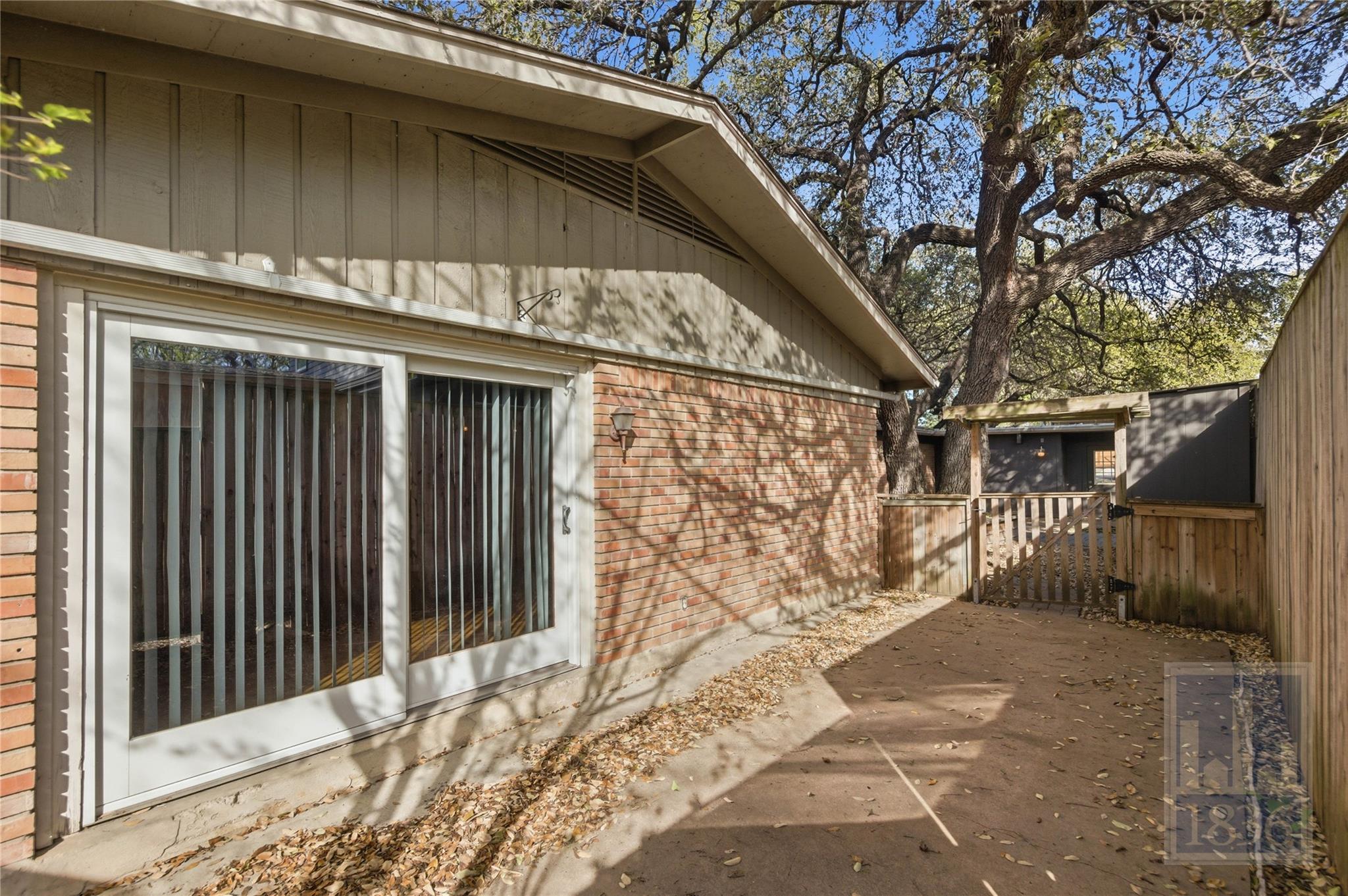 2416 S 5th St # B, Austin, TX 78704