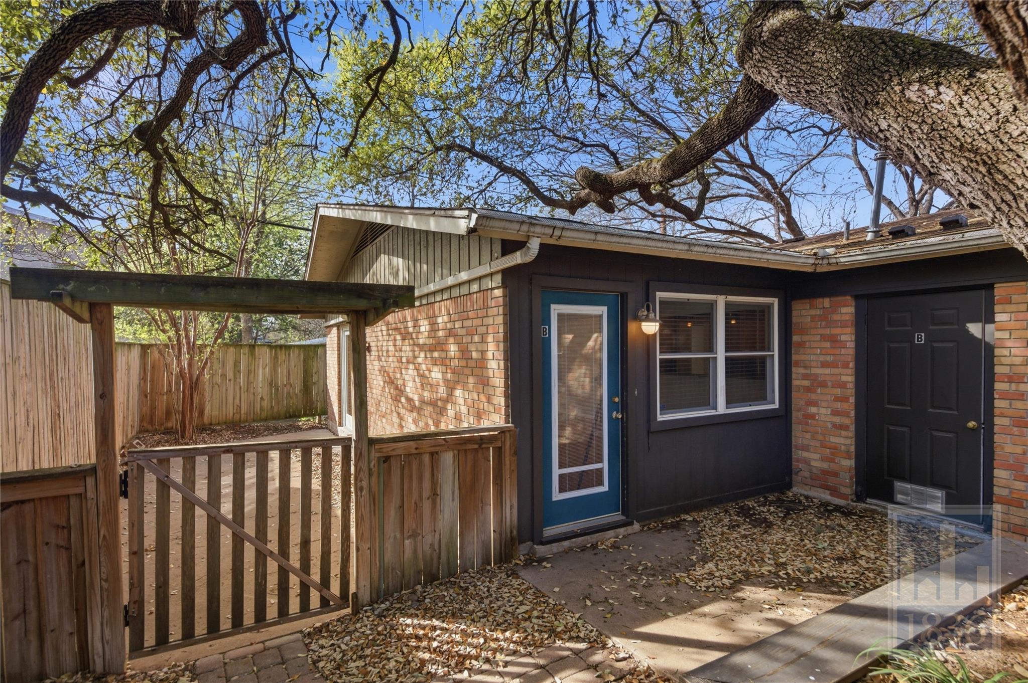 2416 S 5th St # B, Austin, TX 78704