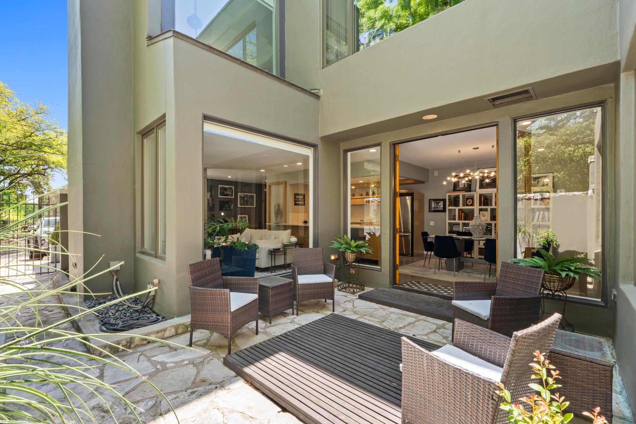 1111 W 12th St # 102, Austin, TX 78703