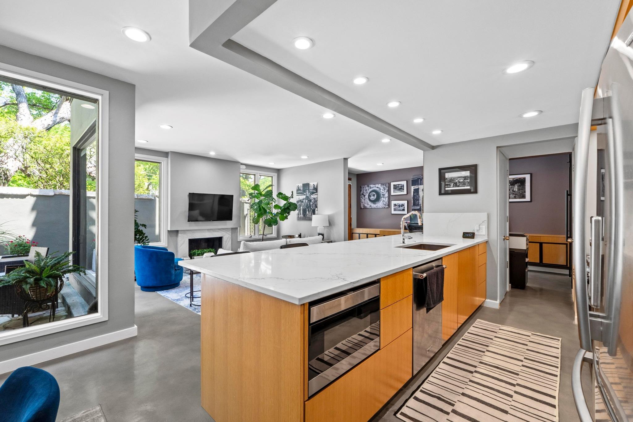 1111 W 12th St # 102, Austin, TX 78703