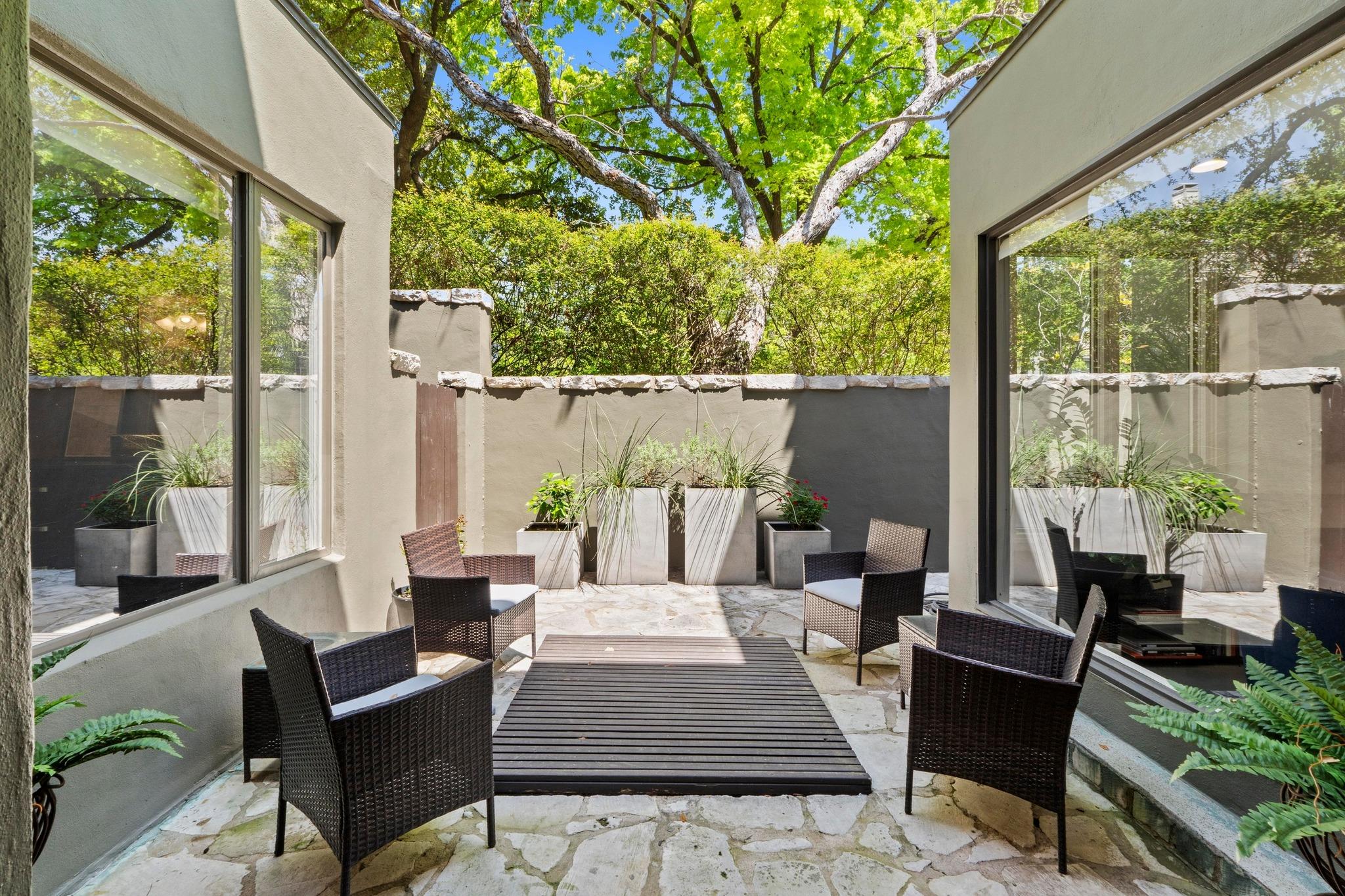 1111 W 12th St # 102, Austin, TX 78703