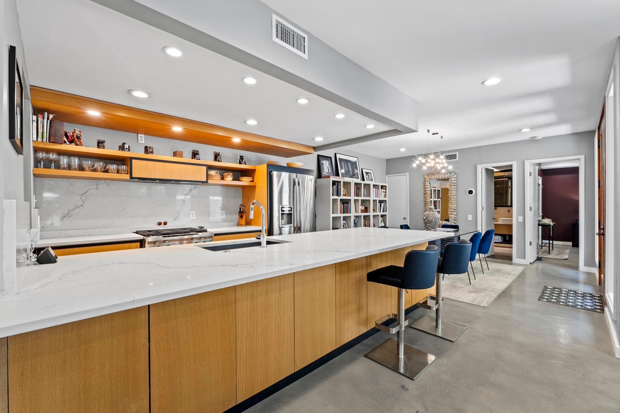 1111 W 12th St # 102, Austin, TX 78703