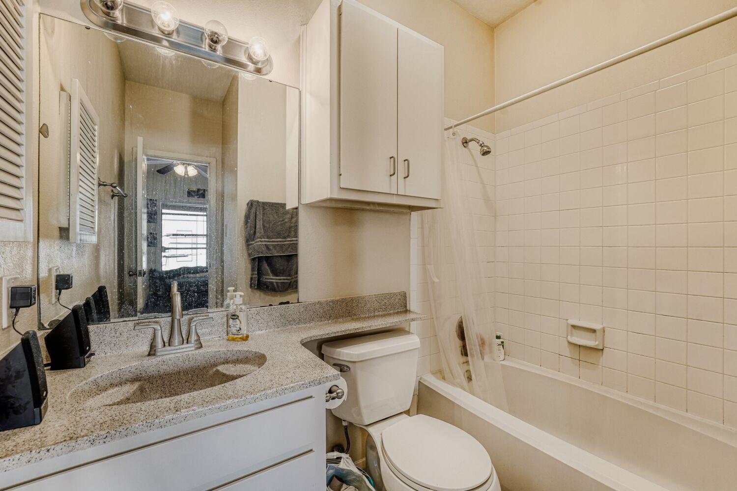 106 E 30th St # 206, Austin, TX 78705