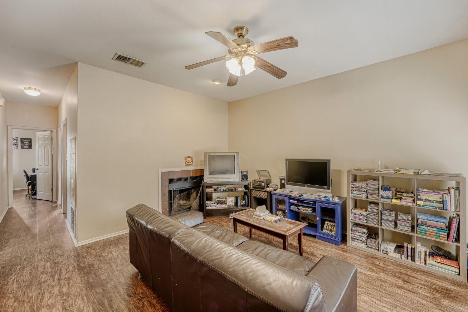 106 E 30th St # 206, Austin, TX 78705