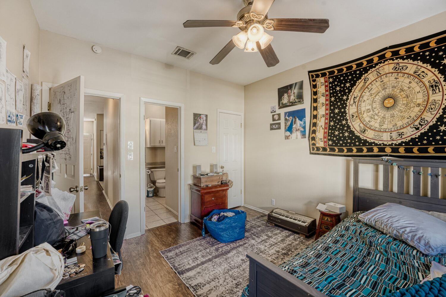 106 E 30th St # 206, Austin, TX 78705