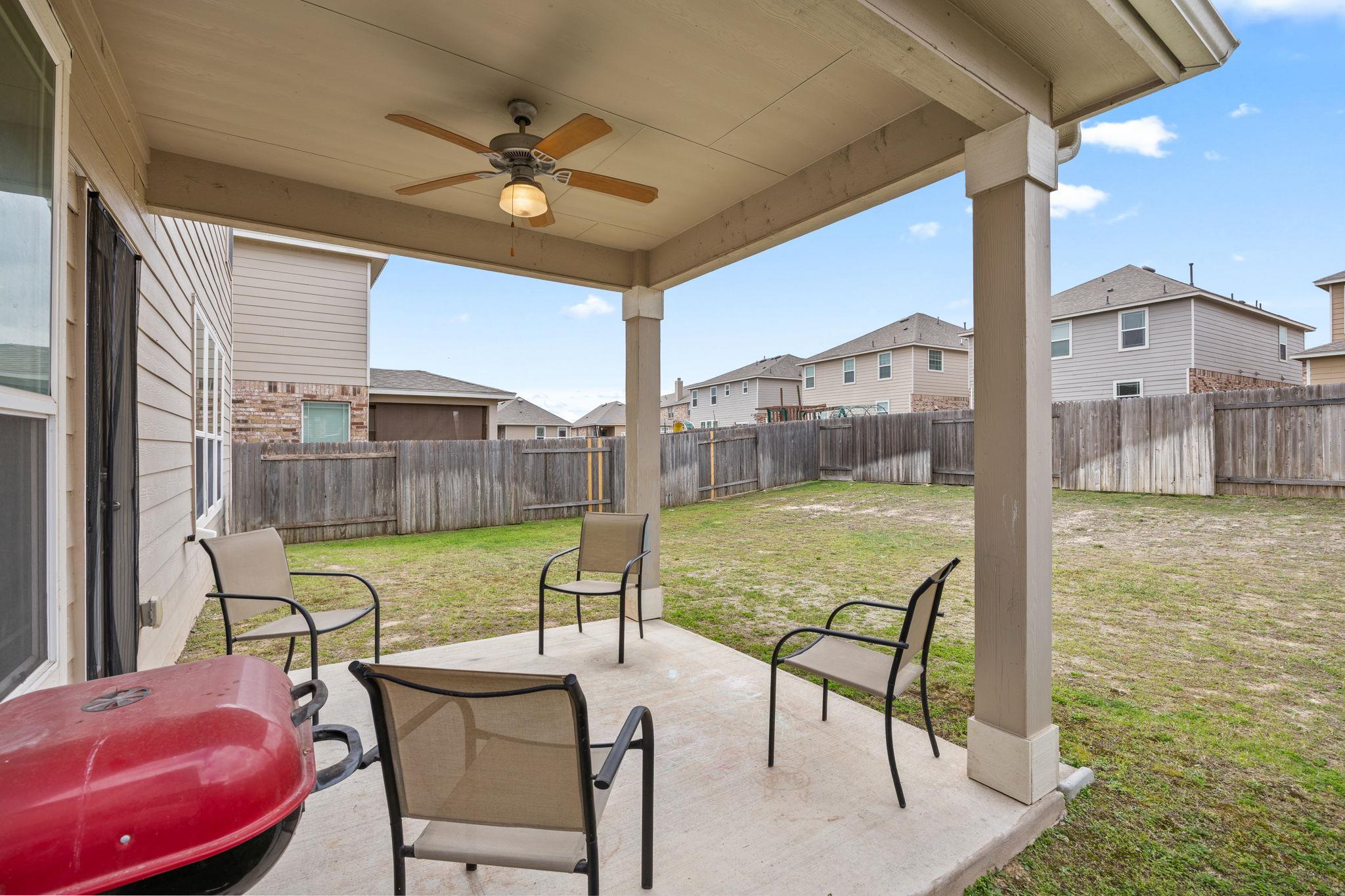 125 Danablu Dr, Hutto, TX 78634