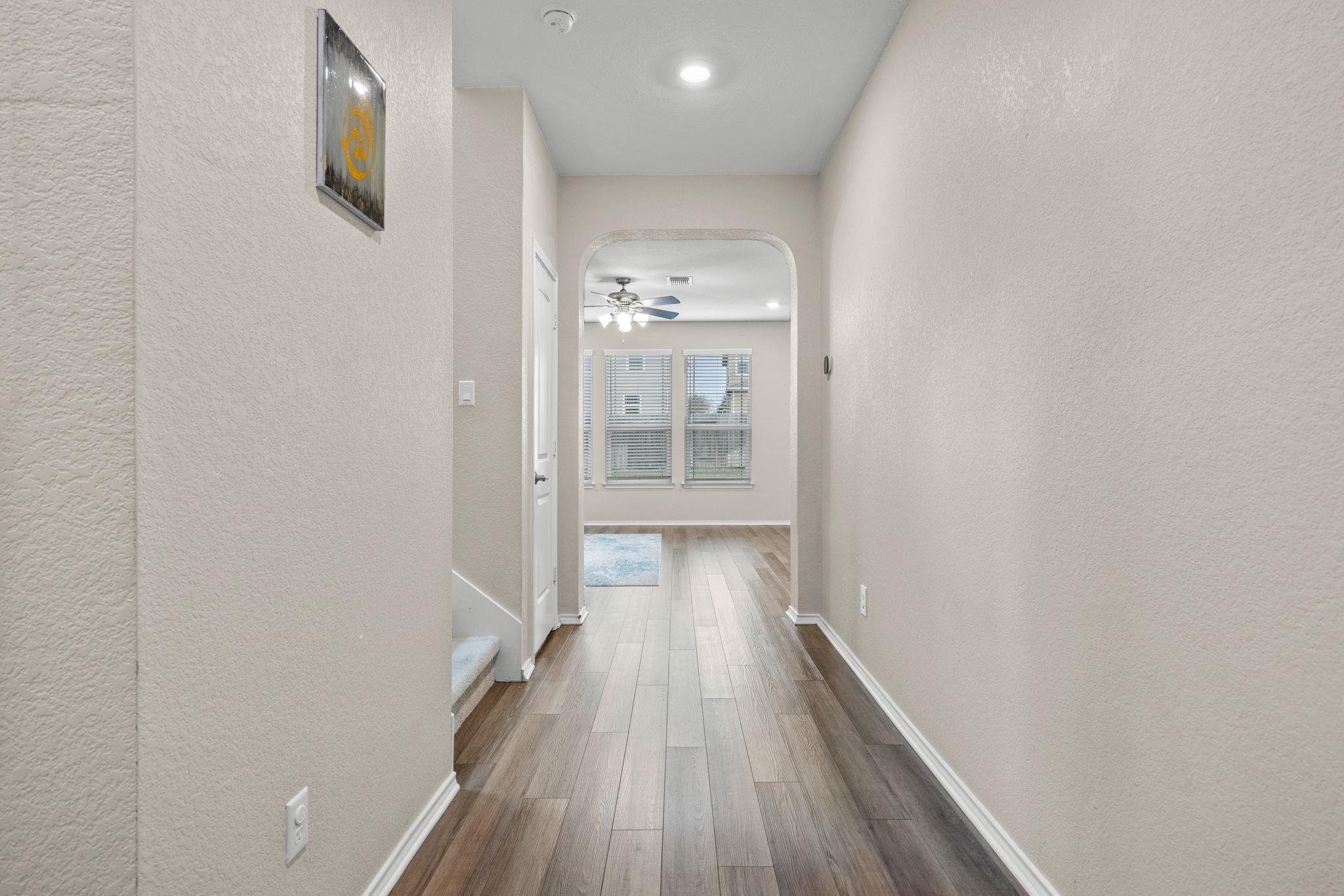 125 Danablu Dr, Hutto, TX 78634