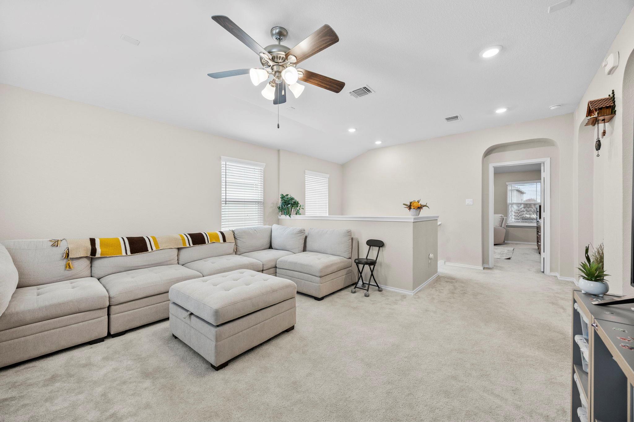 125 Danablu Dr, Hutto, TX 78634