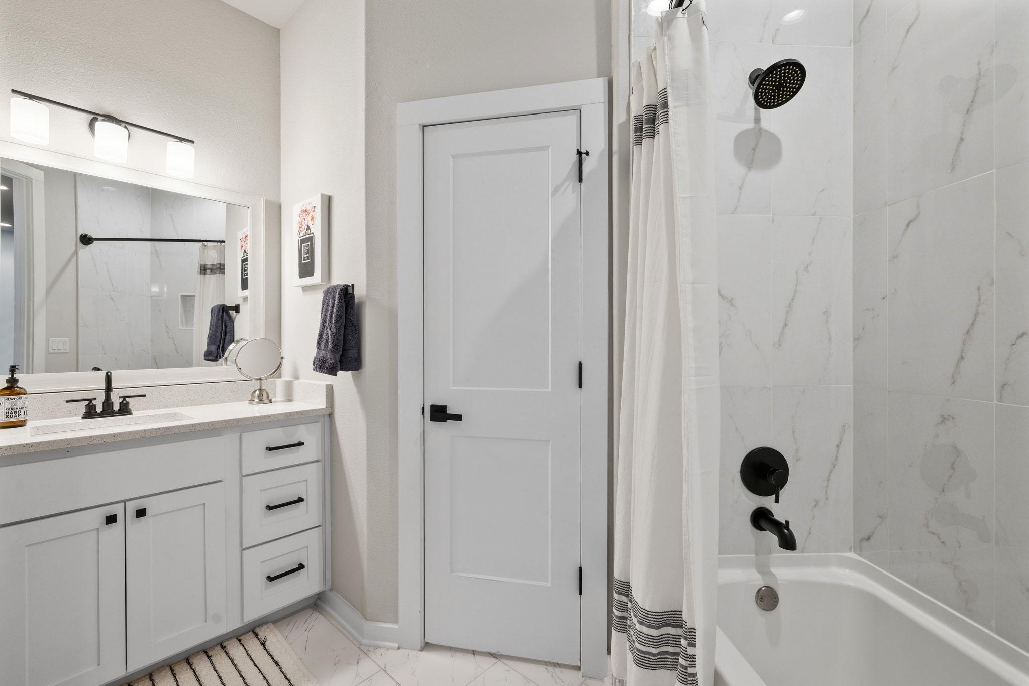 14302 Summit View Dr # 4, Leander, TX 78641