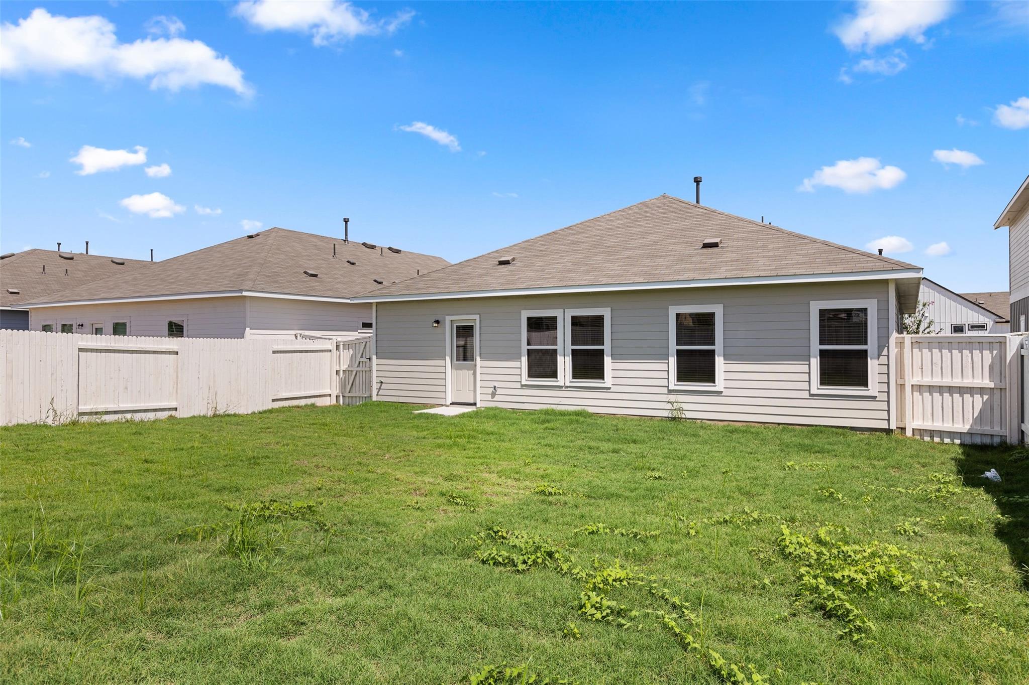291 Chesterfield Dr, Kyle, TX 78640