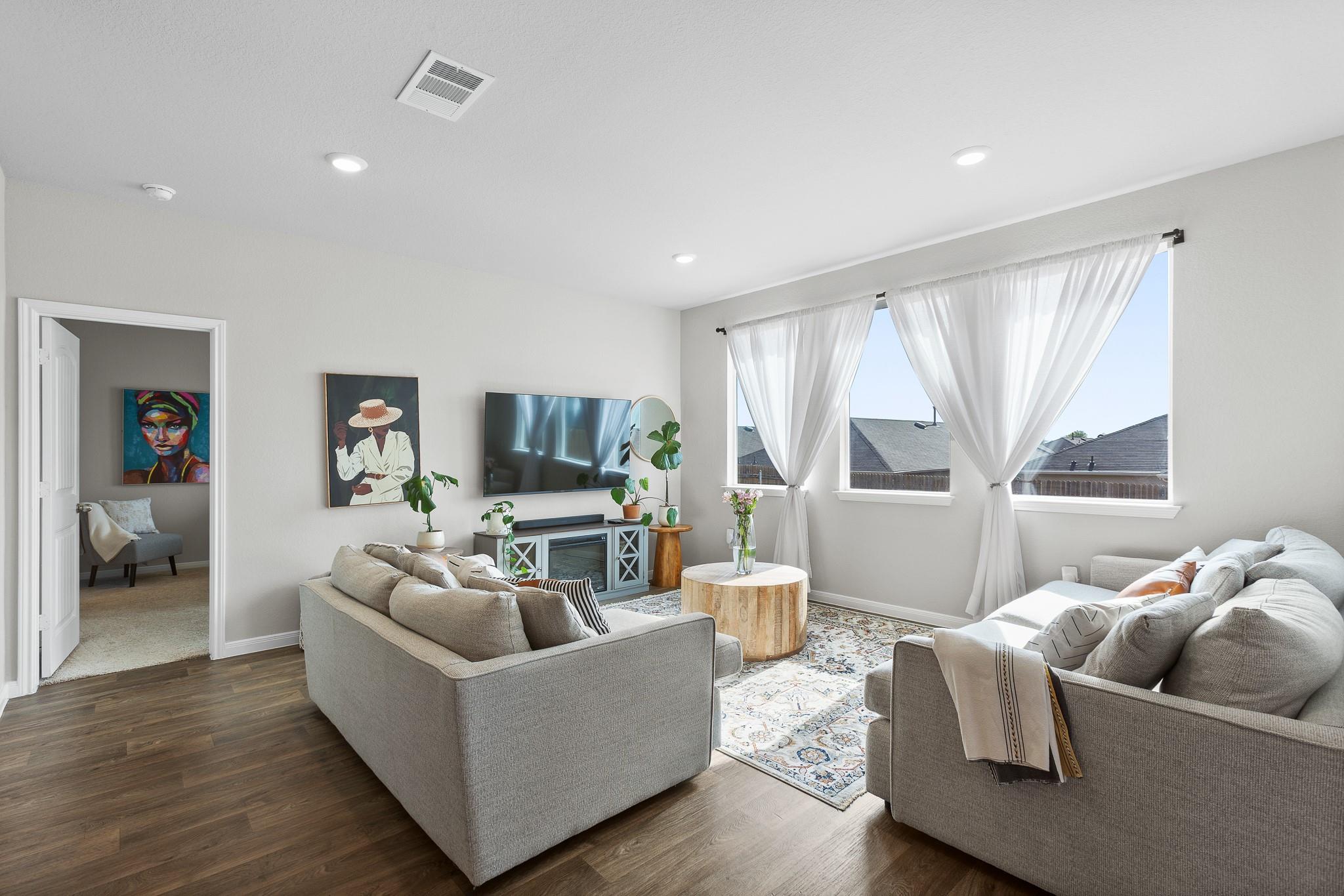 199 Frostweed Dr, Kyle, TX 78640