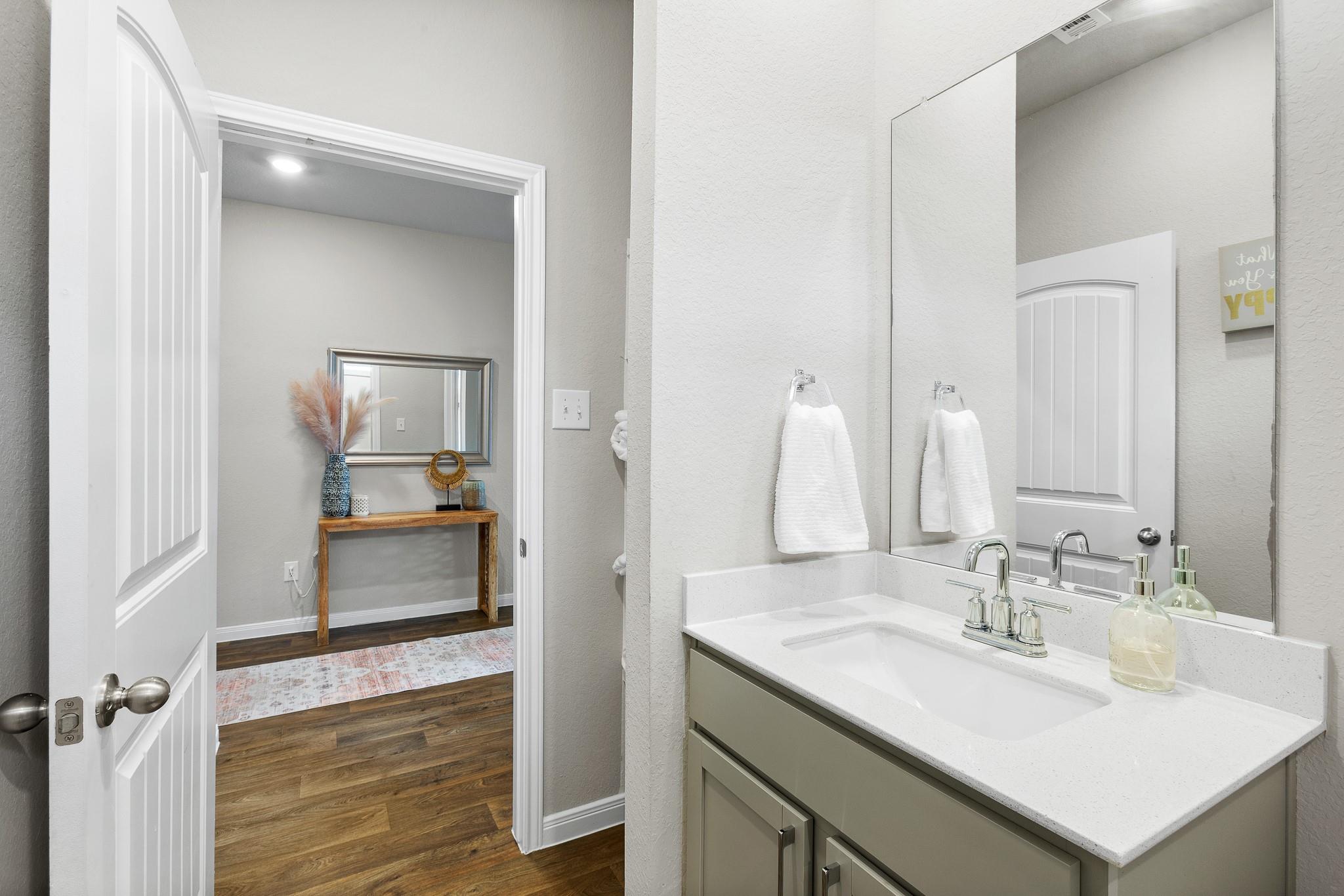 199 Frostweed Dr, Kyle, TX 78640