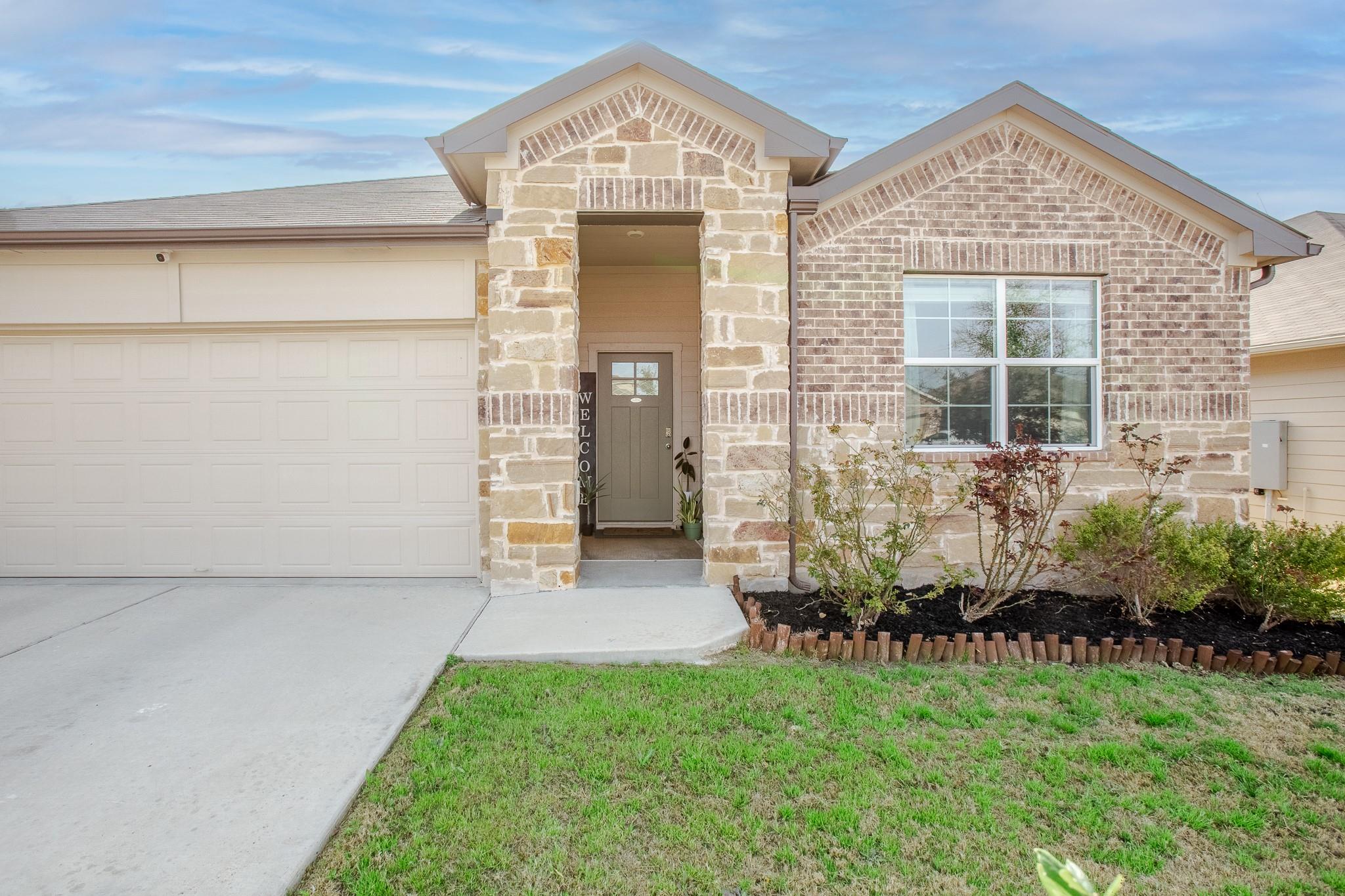 199 Frostweed Dr, Kyle, TX 78640