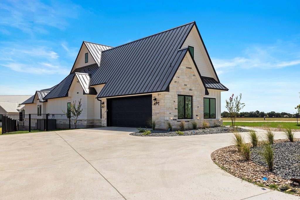 101 Baurenhof Ct, Fredericksburg, TX 78624