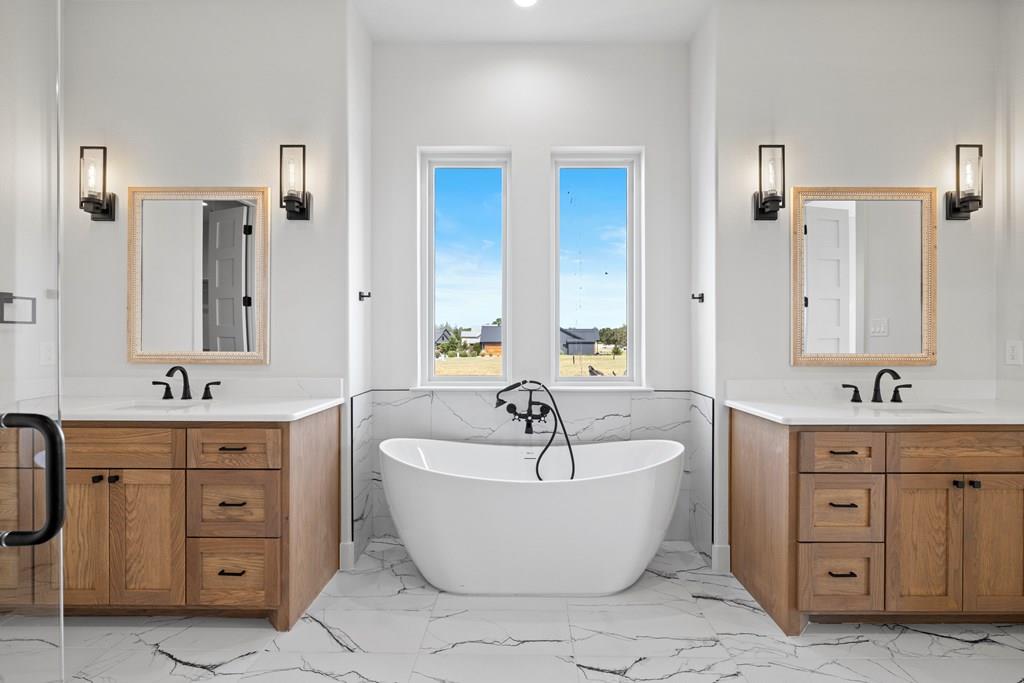 101 Baurenhof Ct, Fredericksburg, TX 78624