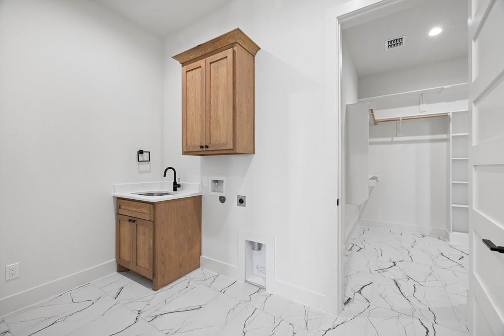 101 Baurenhof Ct, Fredericksburg, TX 78624