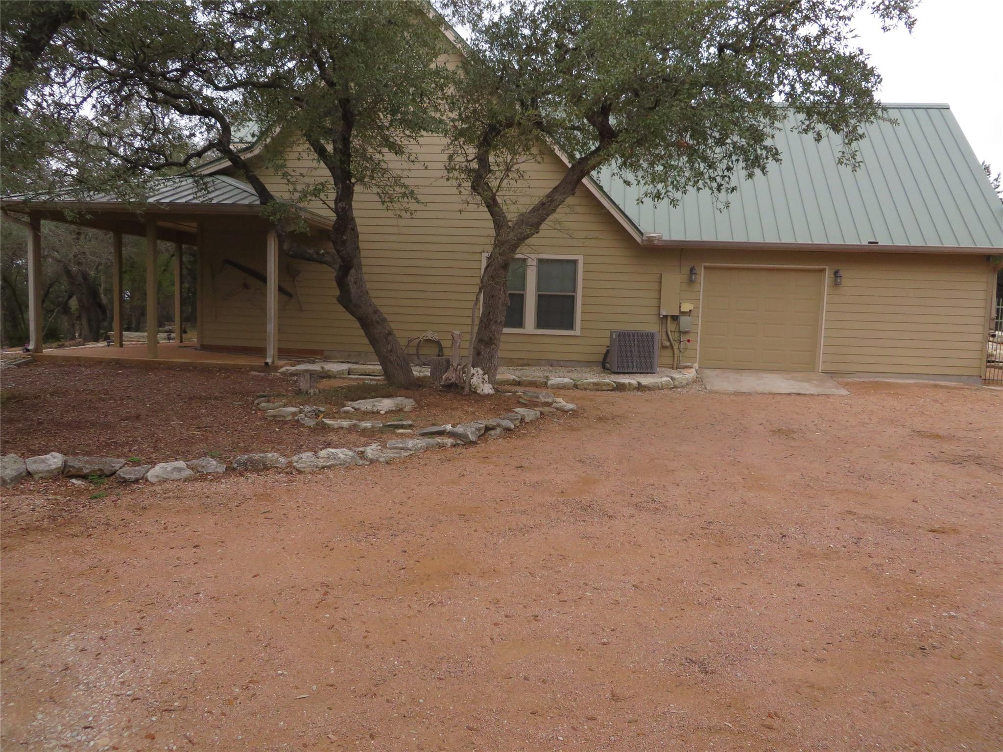 1761 Cottonwood Rd, Fischer, TX 78623