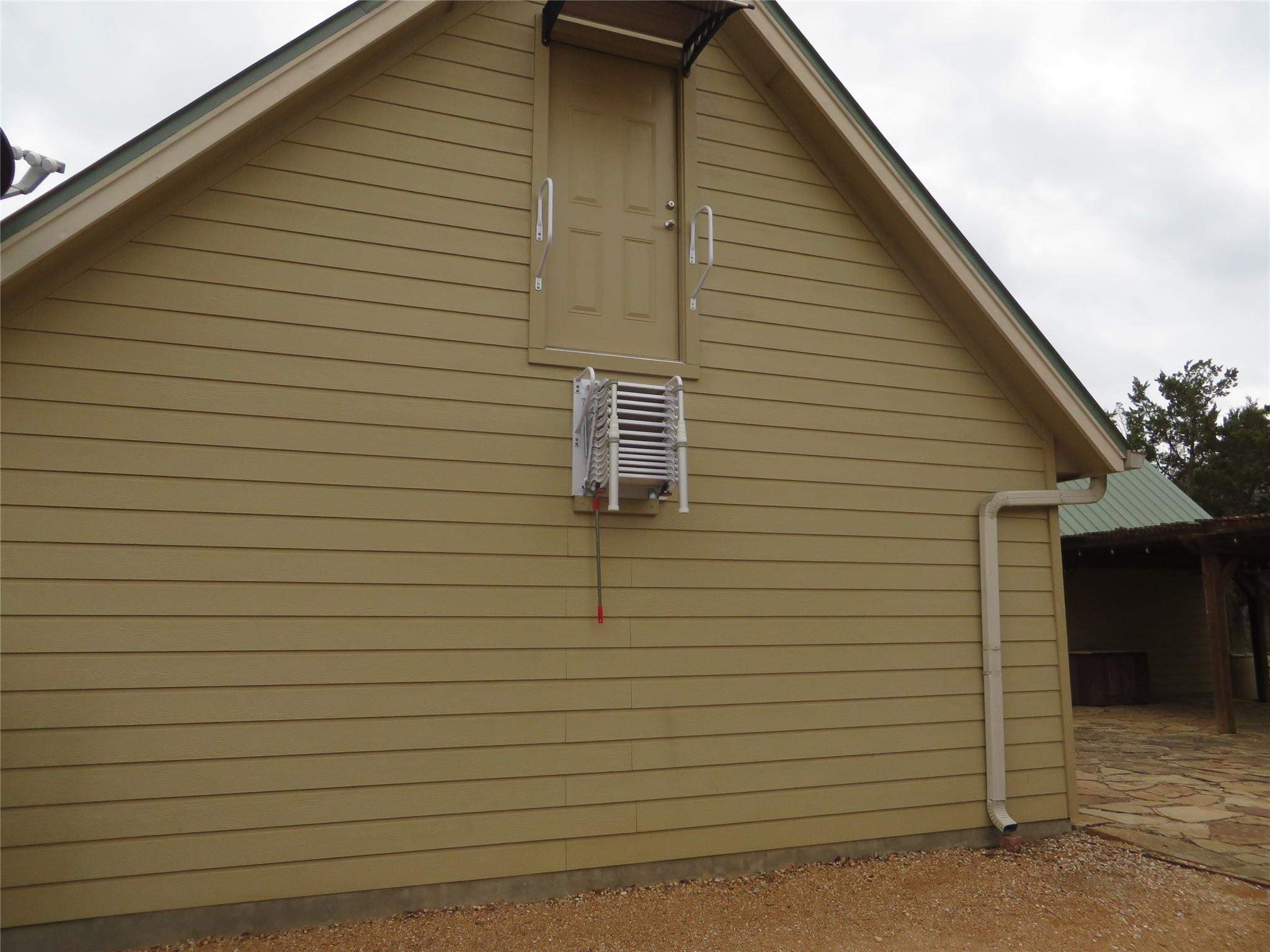 1761 Cottonwood Rd, Fischer, TX 78623