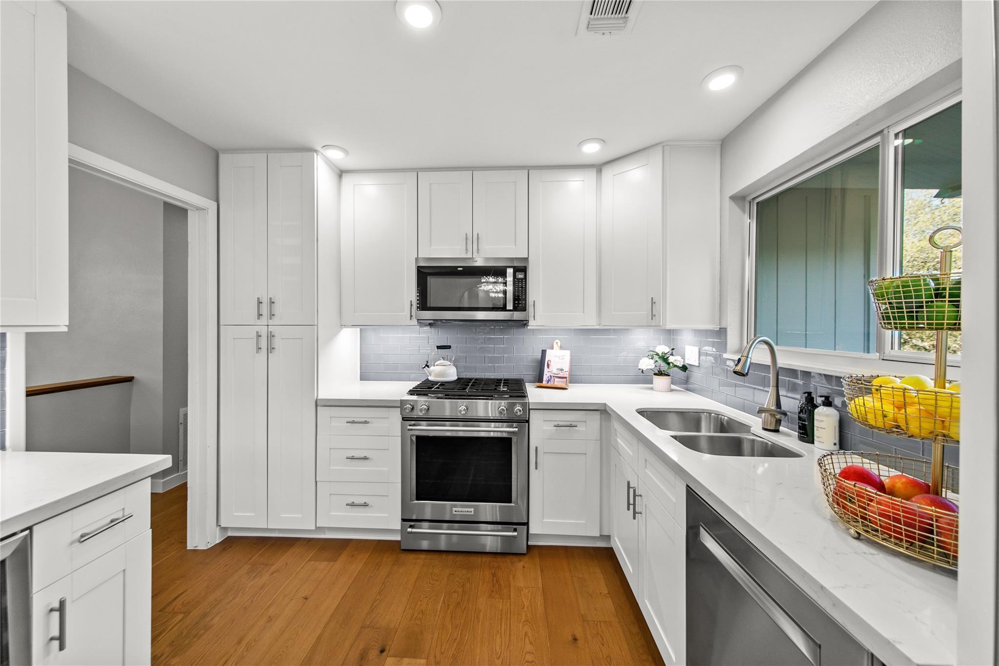 3627 Peregrine Falcon Dr, Austin, TX 78746