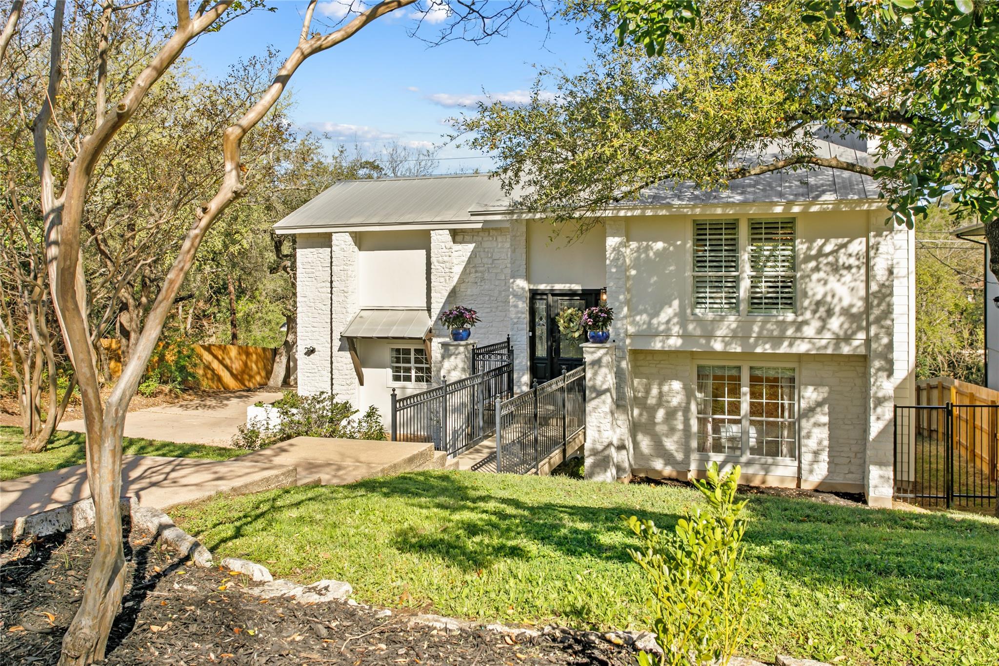 3627 Peregrine Falcon Dr, Austin, TX 78746