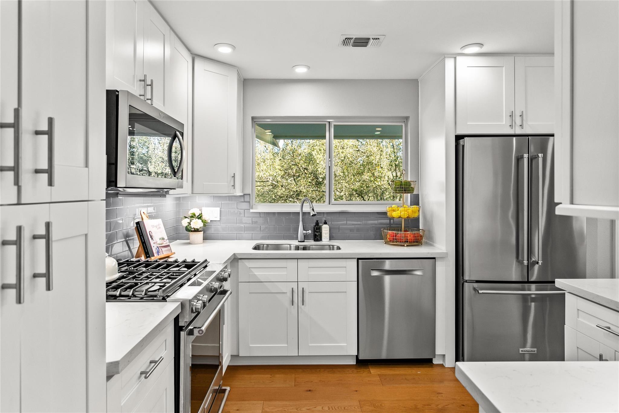 3627 Peregrine Falcon Dr, Austin, TX 78746