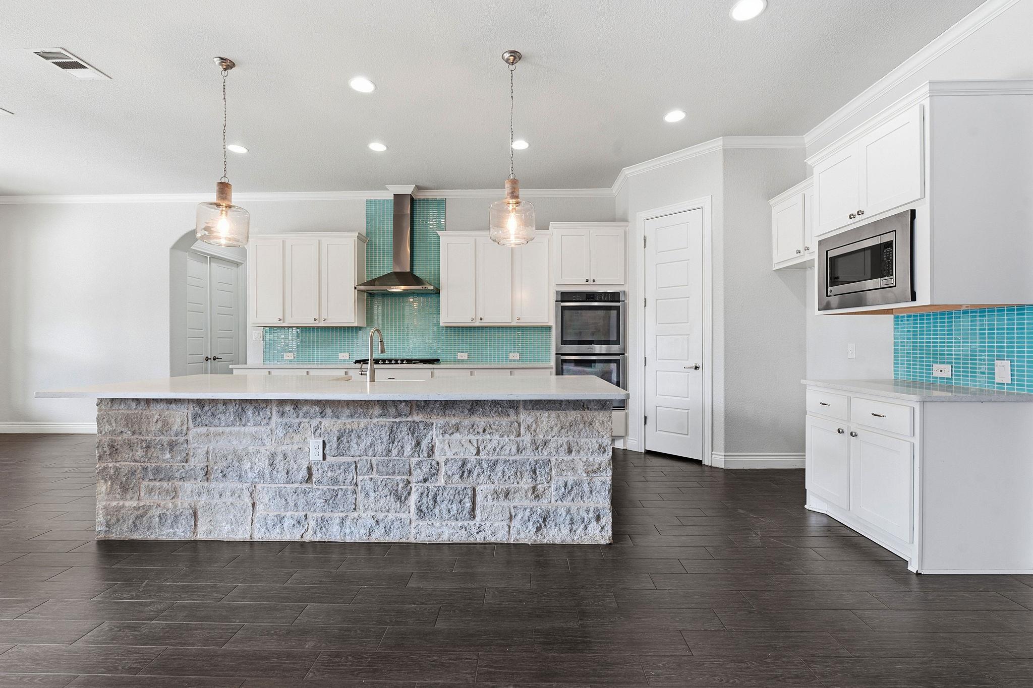 468 Lloyd Ln, Dripping Springs, TX 78620