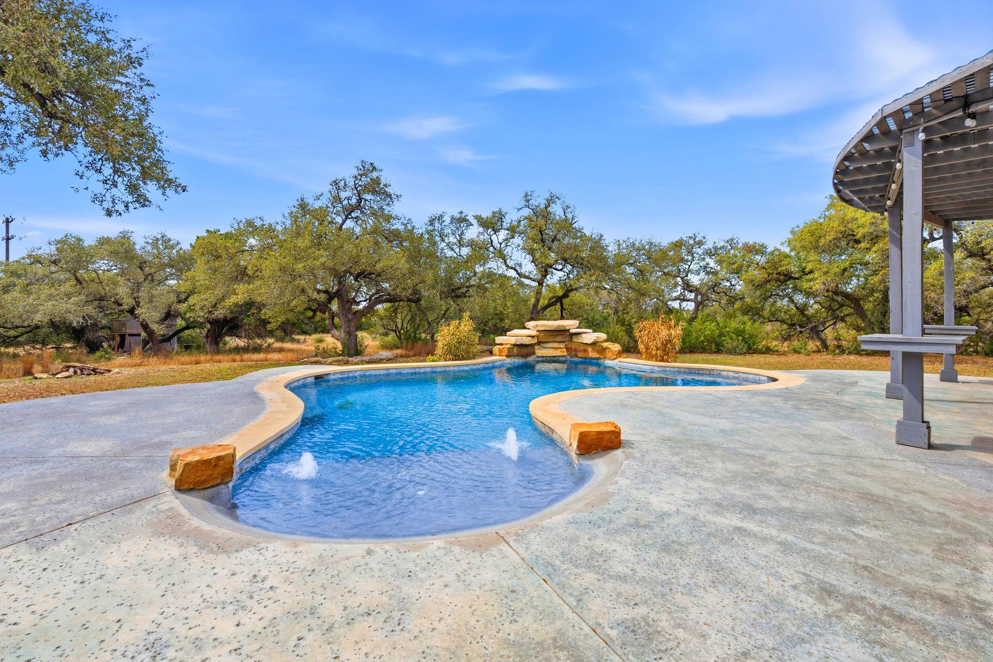 468 Lloyd Ln, Dripping Springs, TX 78620