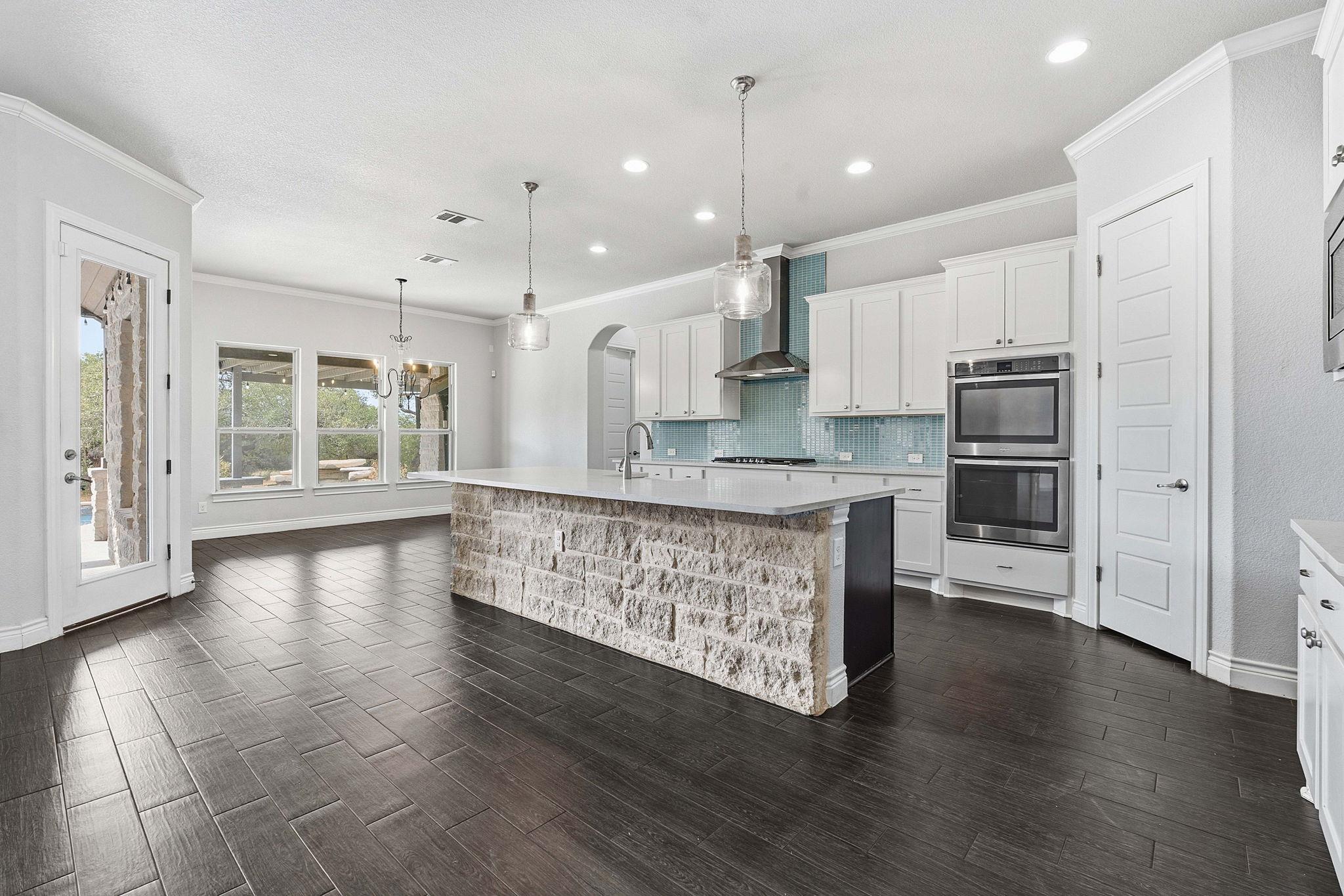 468 Lloyd Ln, Dripping Springs, TX 78620