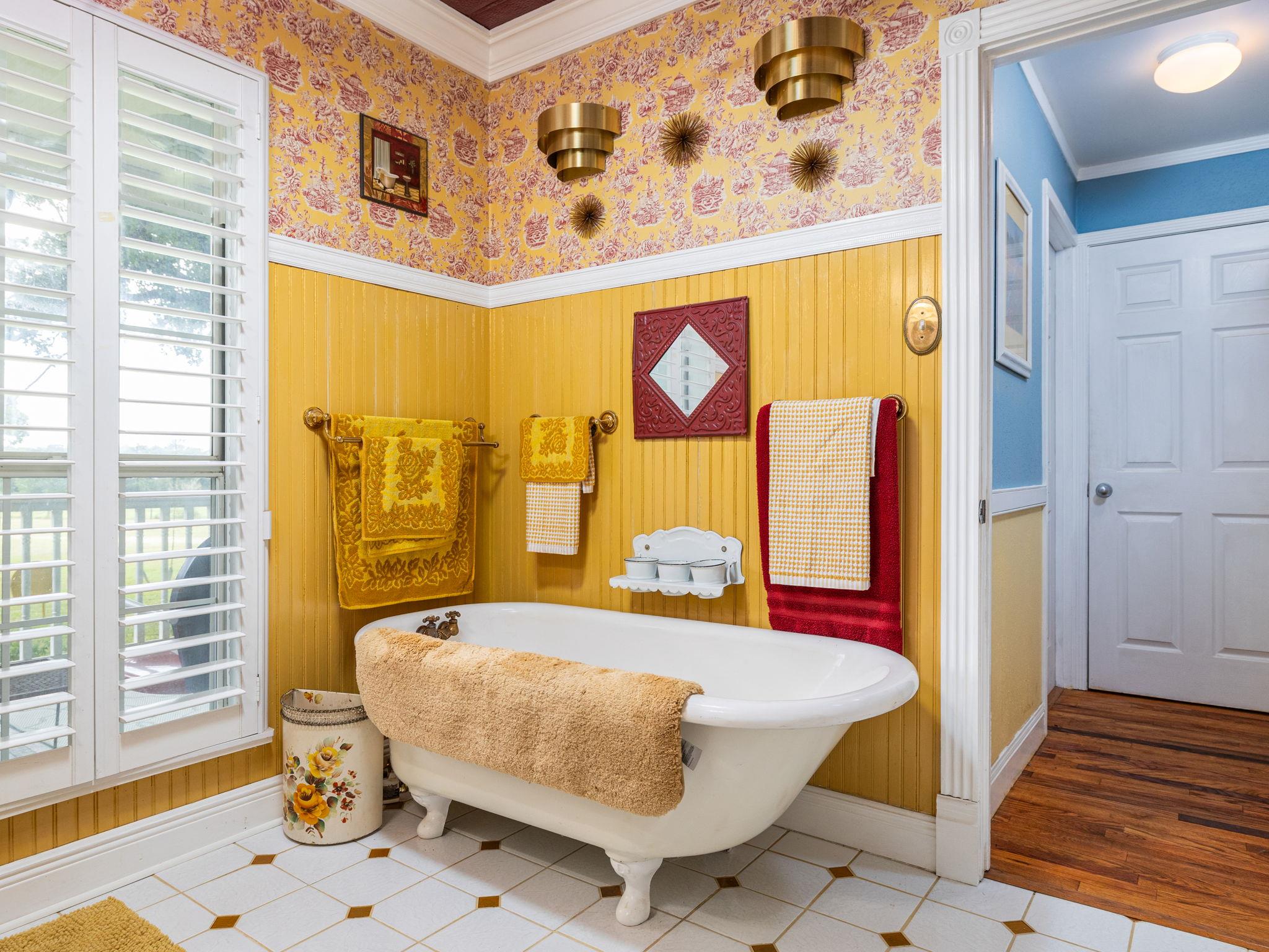 1065 Private Road 7041, Elgin, TX 78621