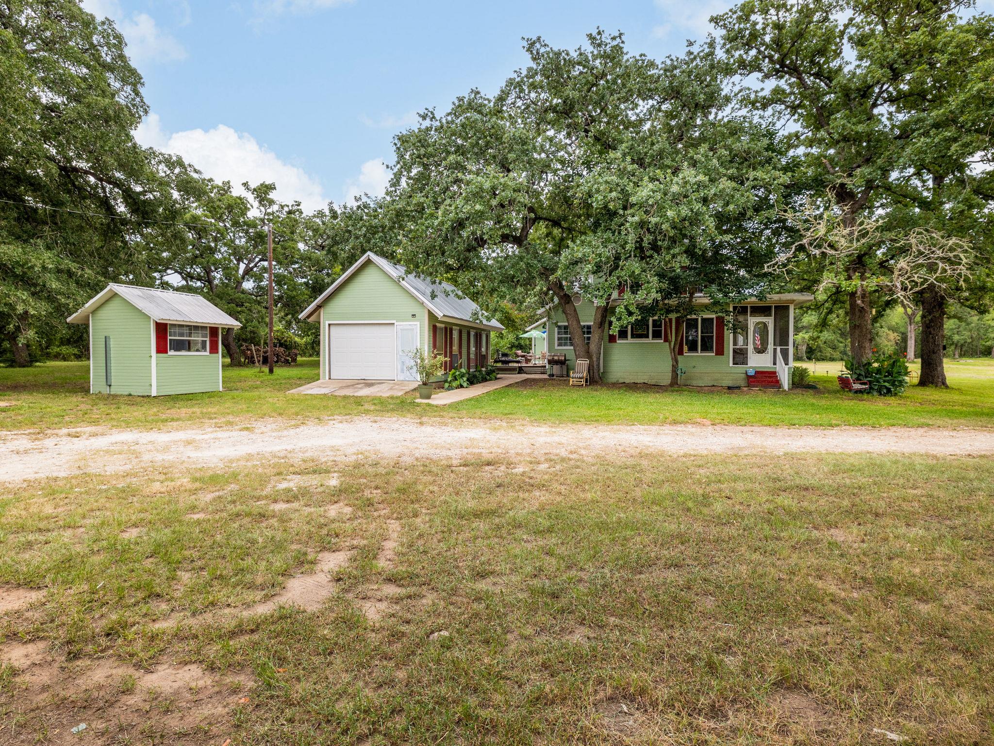 1065 Private Road 7041, Elgin, TX 78621