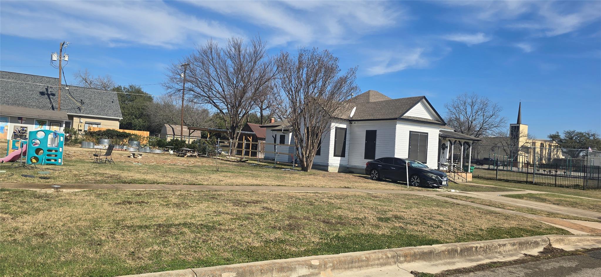 420 W 6th St, Taylor, TX 76574