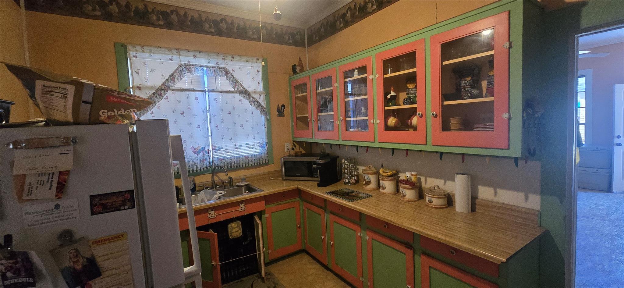 420 W 6th St, Taylor, TX 76574