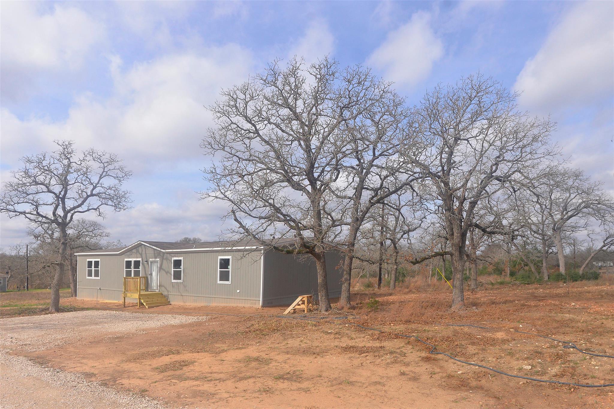 195 Tuck St # B, Cedar Creek, TX 78612