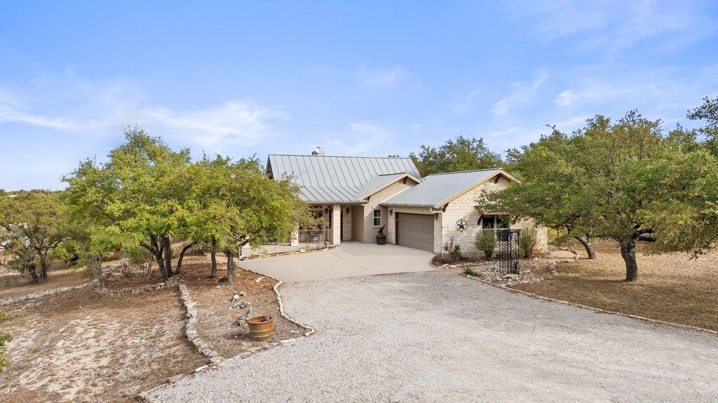 232 Crooked Oak Ln, Round Mountain, TX 78663