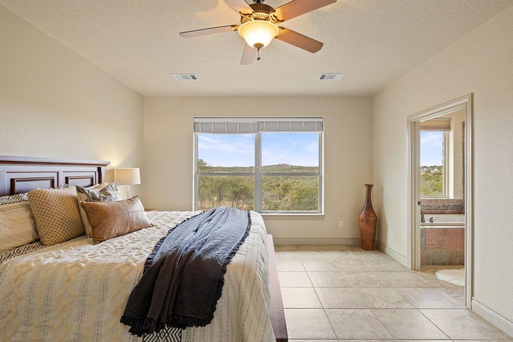 232 Crooked Oak Ln, Round Mountain, TX 78663