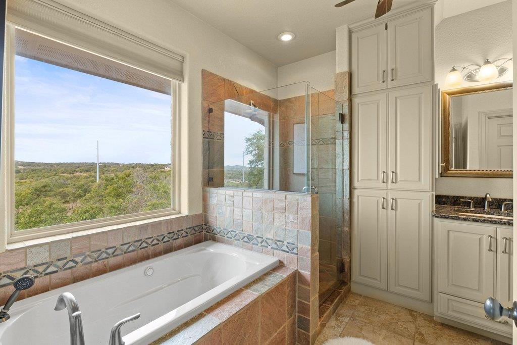 232 Crooked Oak Ln, Round Mountain, TX 78663