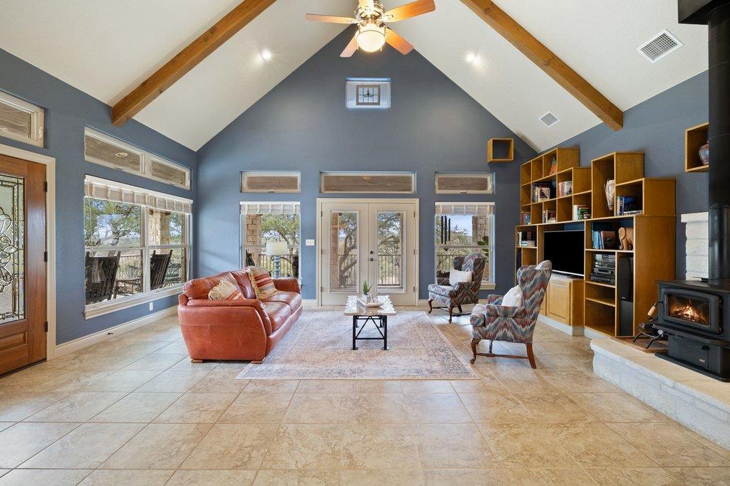 232 Crooked Oak Ln, Round Mountain, TX 78663