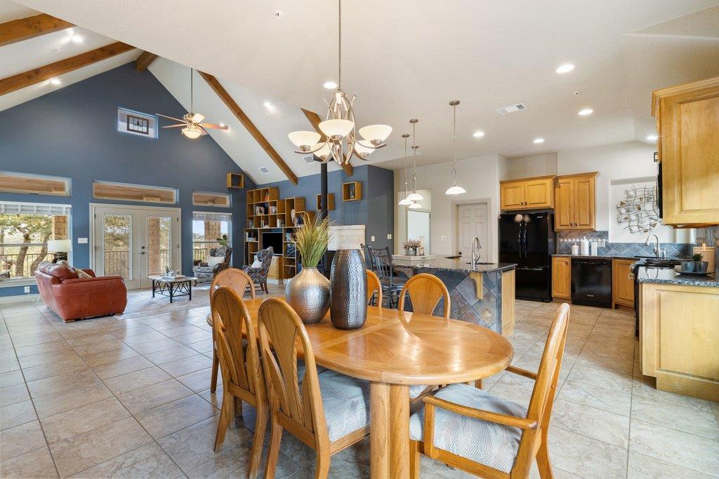 232 Crooked Oak Ln, Round Mountain, TX 78663