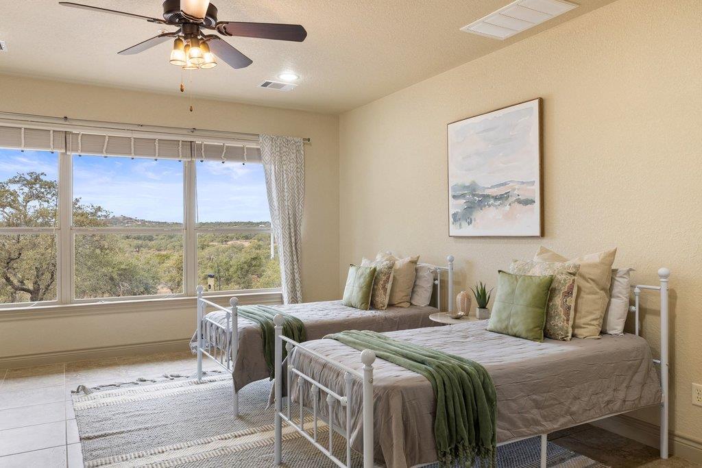 232 Crooked Oak Ln, Round Mountain, TX 78663