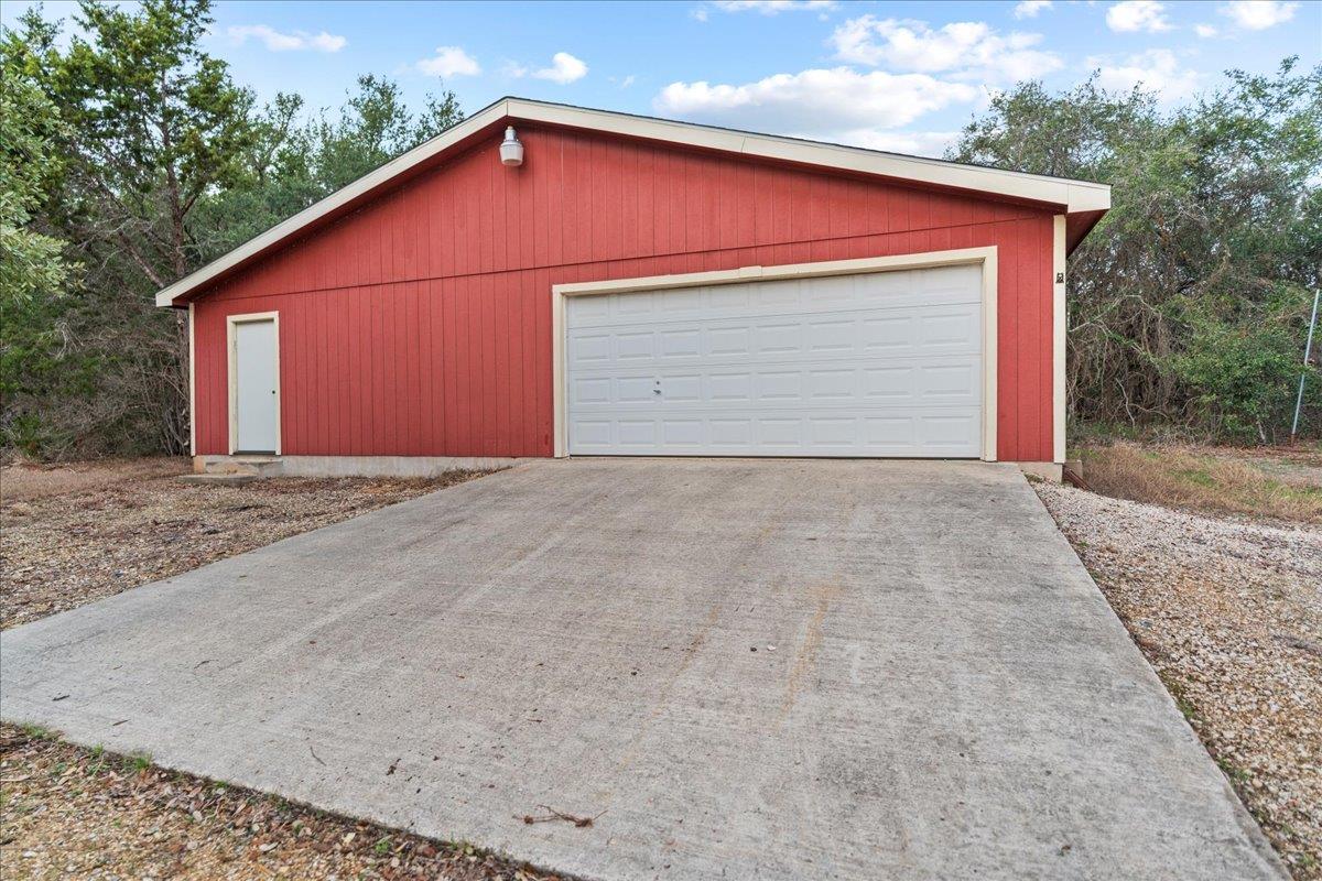 185 Trails End Rd, Driftwood, TX 78620