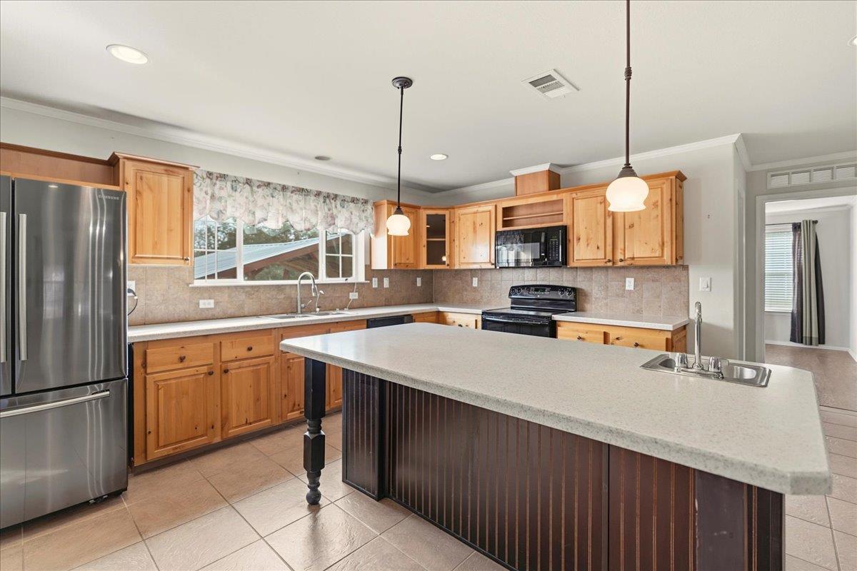 185 Trails End Rd, Driftwood, TX 78620