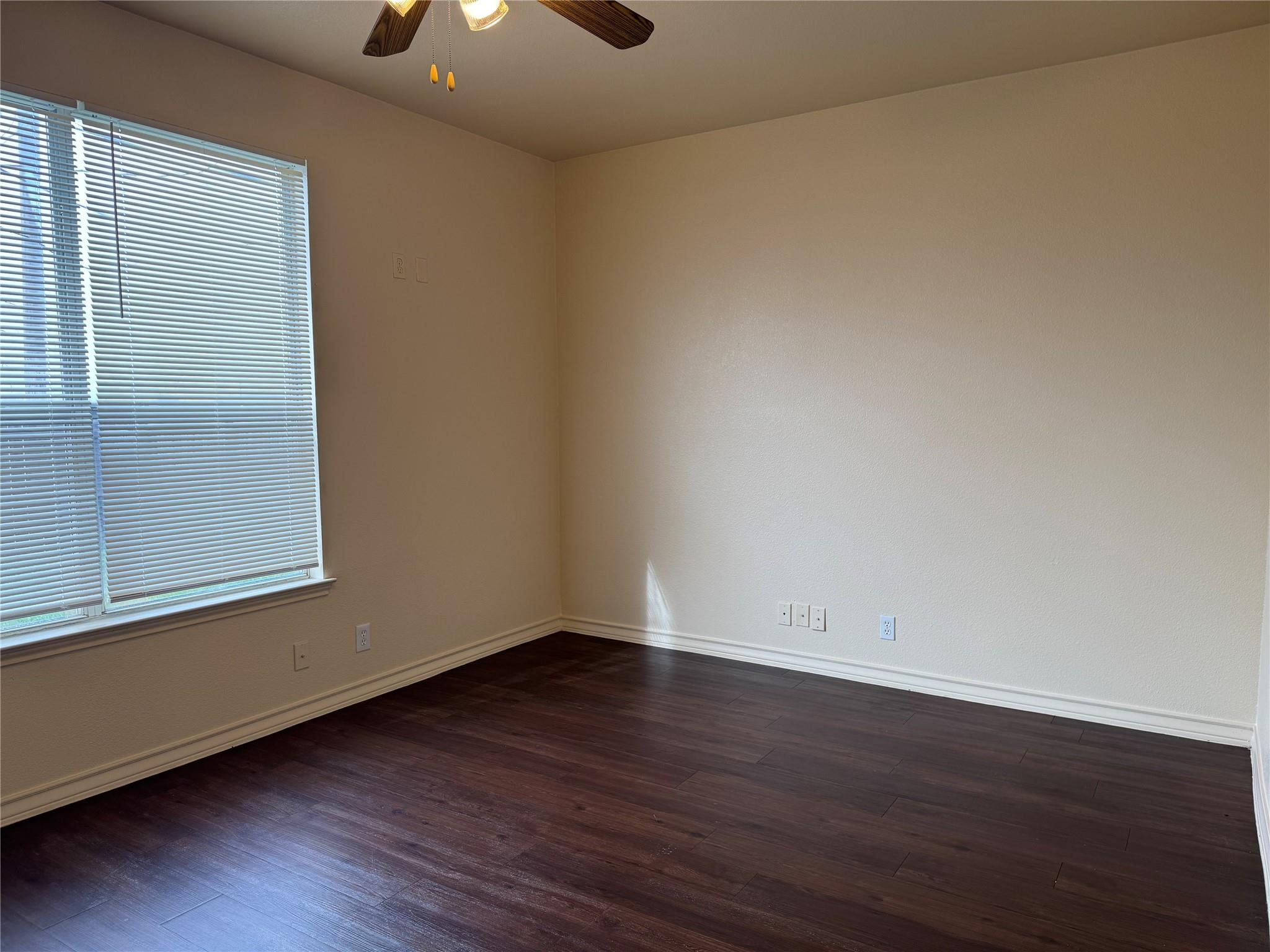 220 SANDSTONE Dr # A, Jarrell, TX 76537