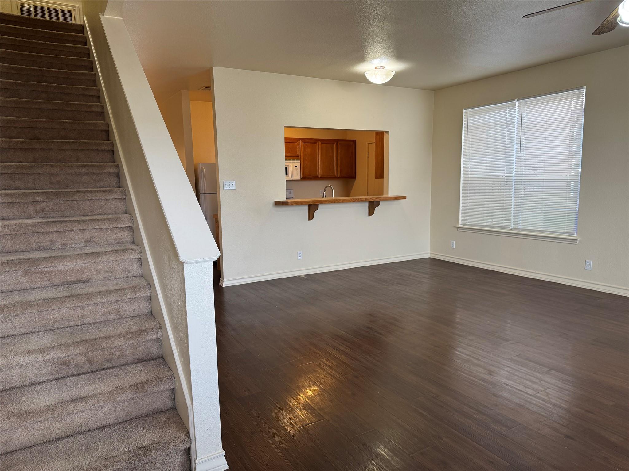 220 SANDSTONE Dr # A, Jarrell, TX 76537