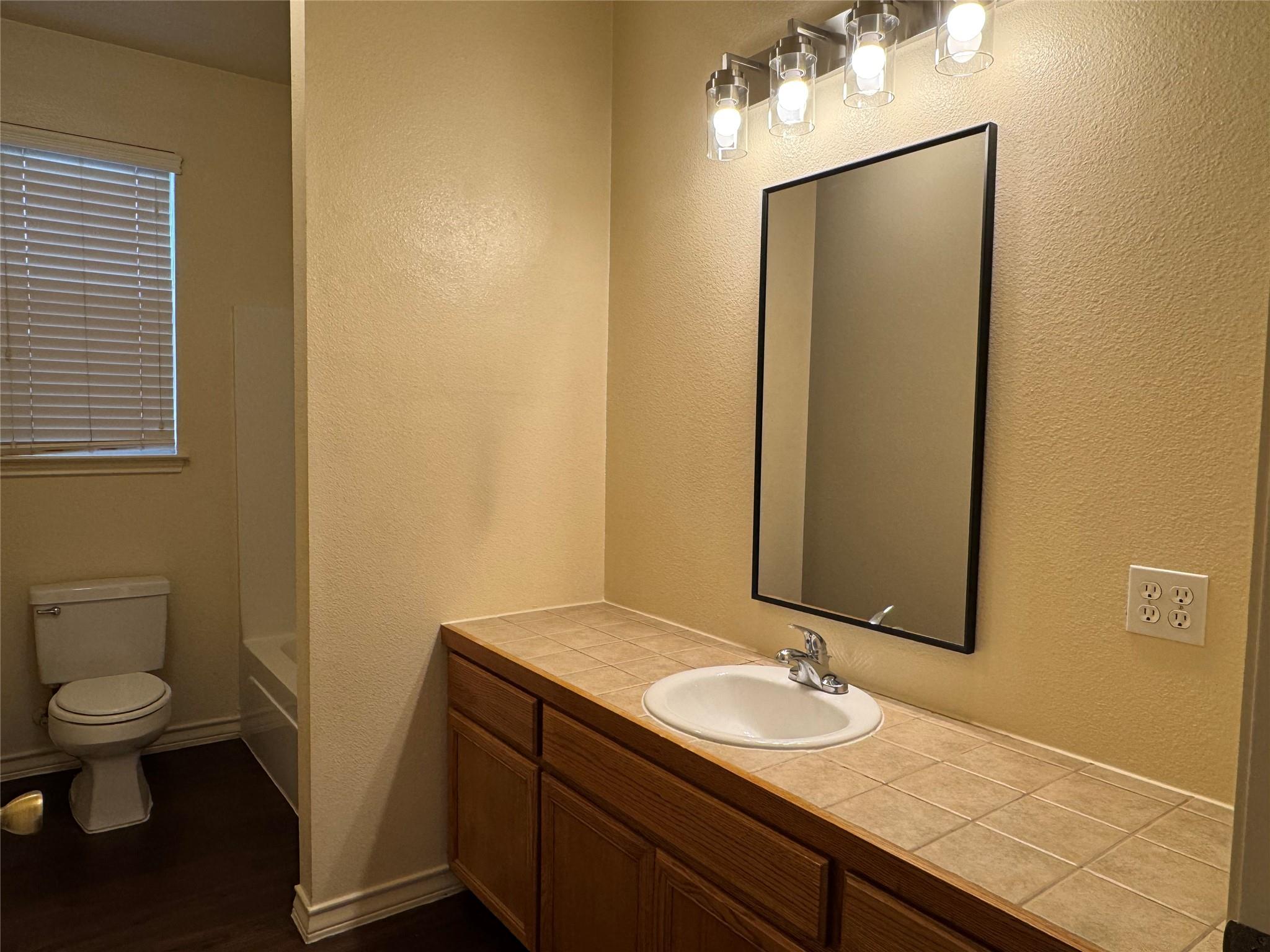 220 SANDSTONE Dr # A, Jarrell, TX 76537